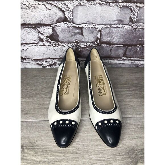 Salvatore Ferragamo Navy & White Cap Toe VTG Pumps Heels Women’s Sz 5B US/35.5EU - Picture 11 of 16